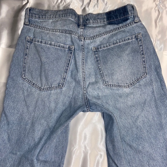 Light Washed Ripped Jeans - Picture 4 of 9